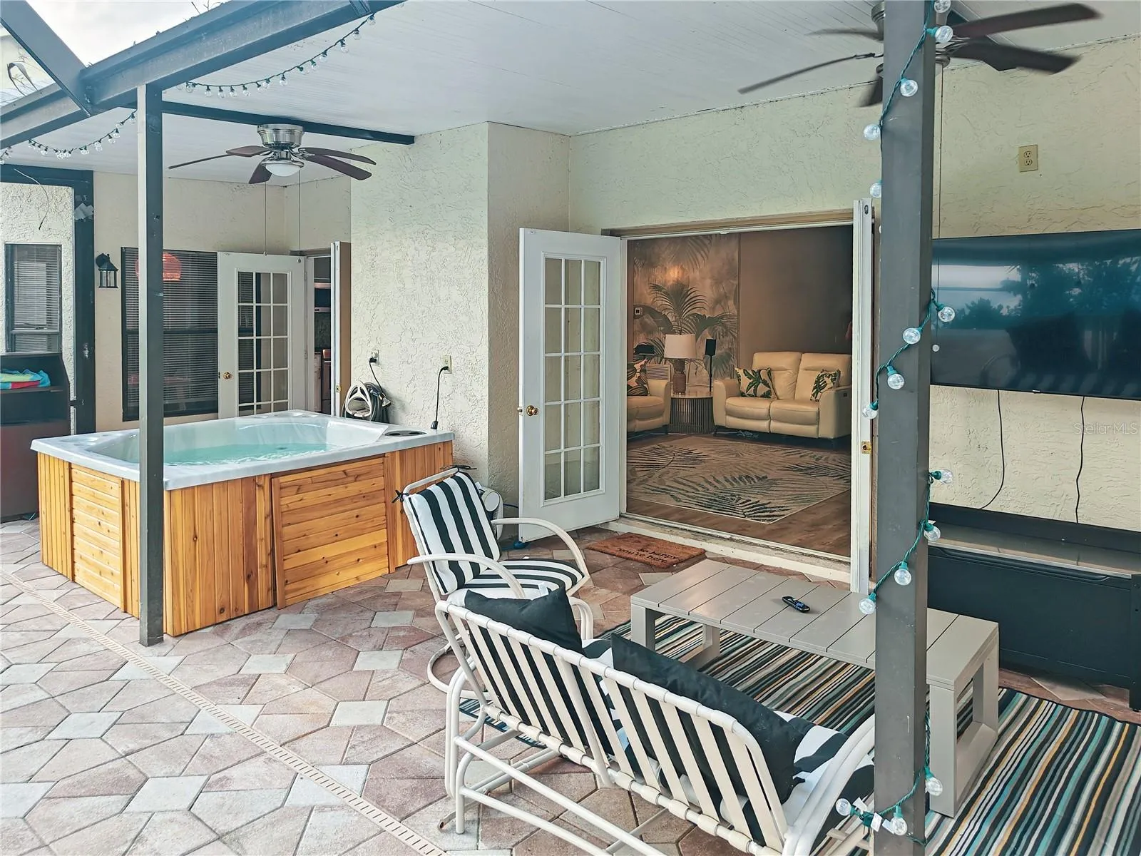 SPA AND SEATING AREA