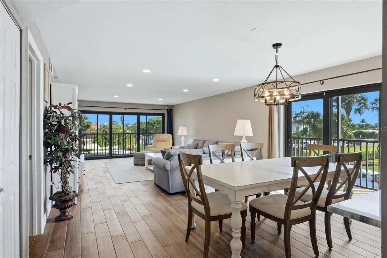 Smooth ceilings with recessed lighting