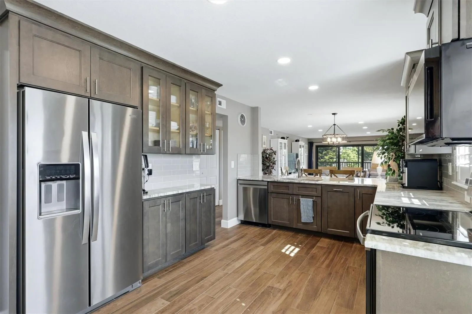 Wood like Tile flooring through out.