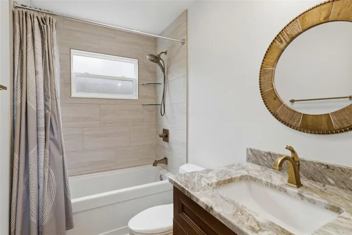 Primary bathroom ensuite