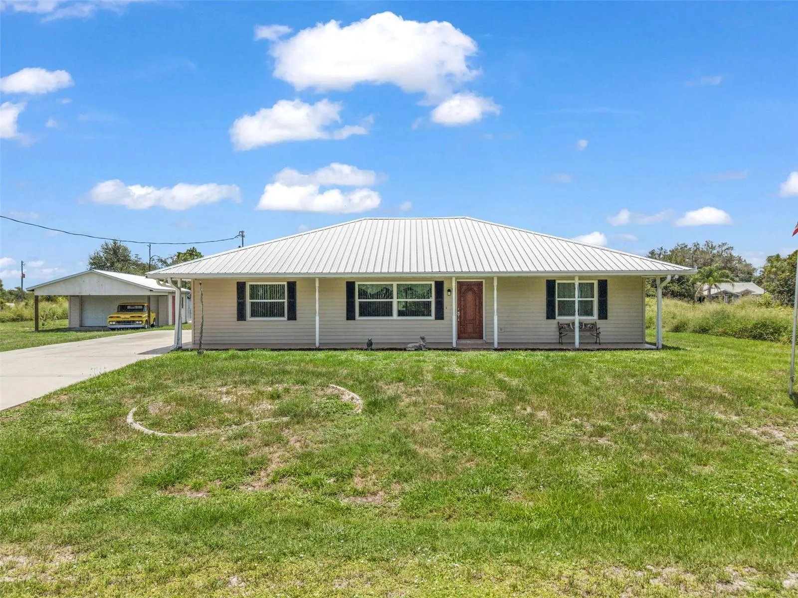 Front view with detached garage