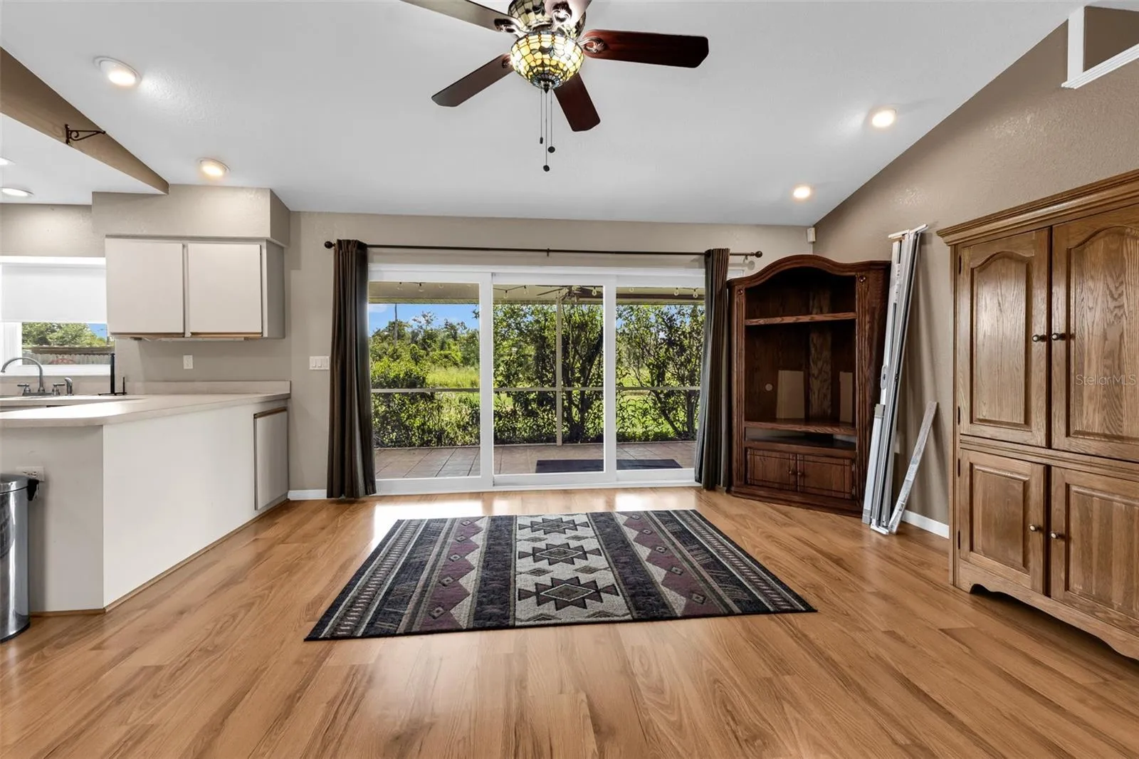 Dinette with access to screened back patio