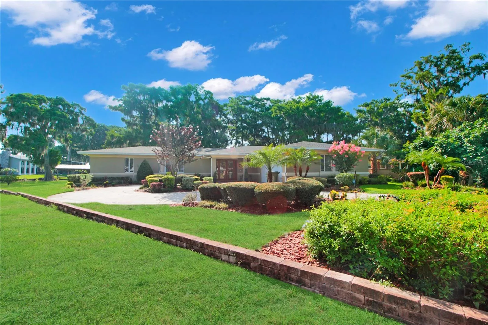 Come see your lakeside retreat