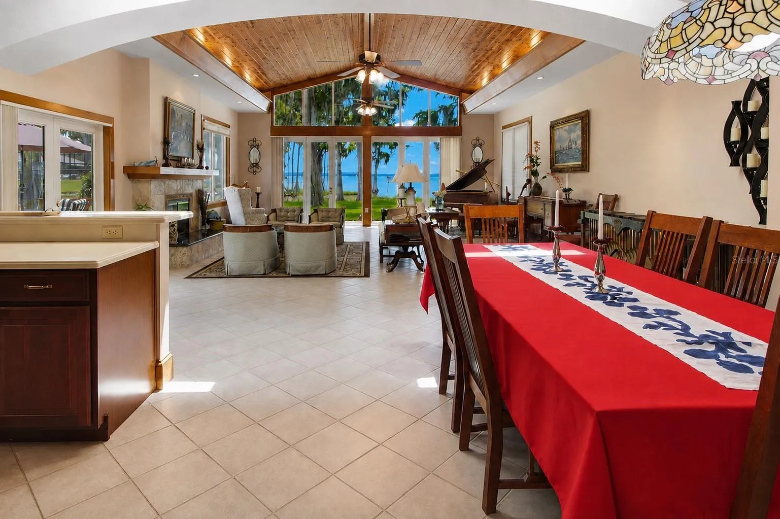 Dining with endless lake views