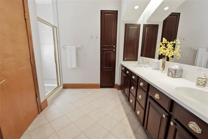 A spa-inspired primary bath