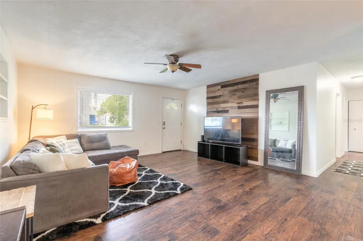 living room, hallway to the 3 bedrooms