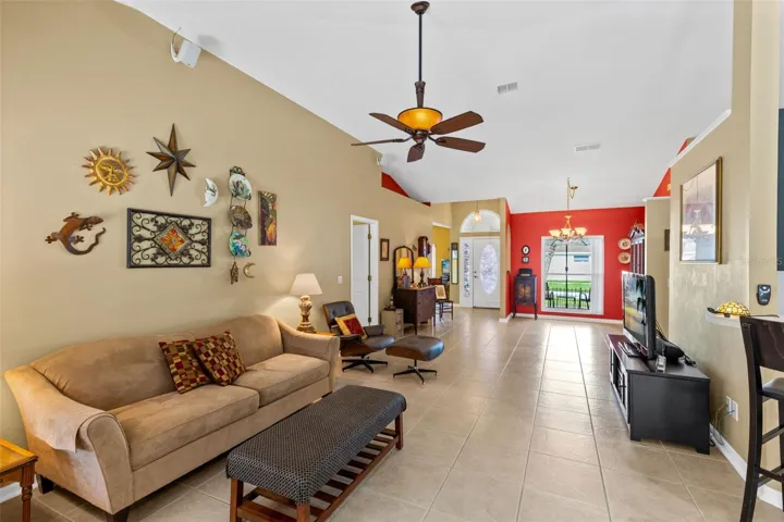 Living room/ dining room