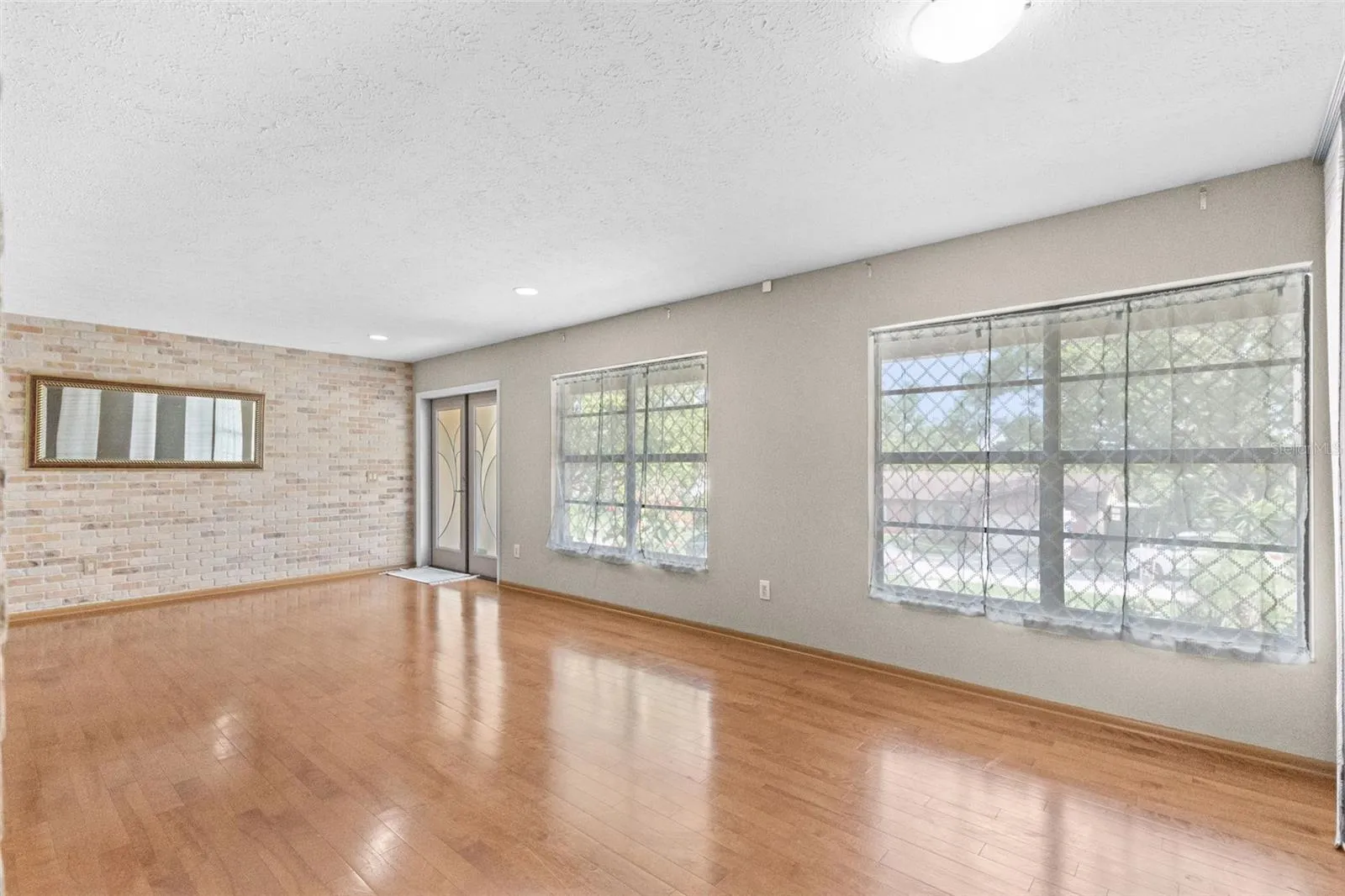 Formal living/dining room