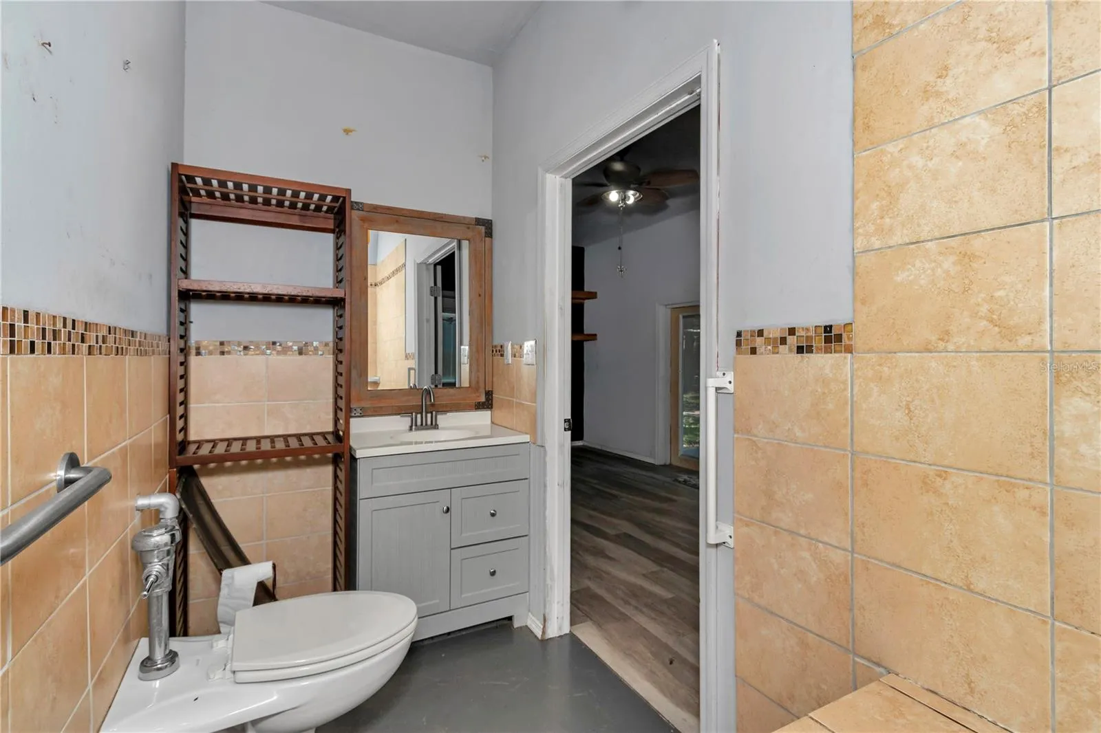 Full bath in detached building