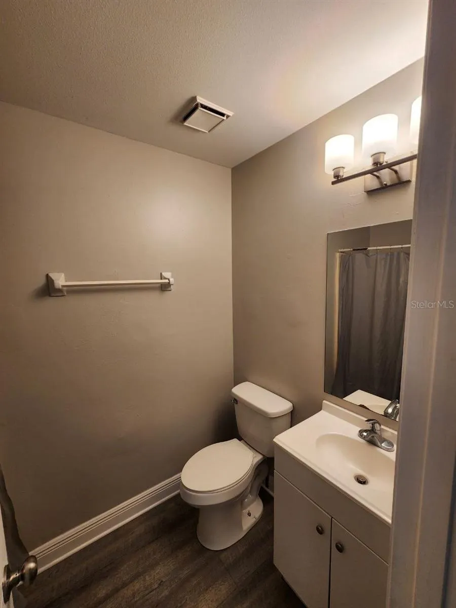 Primary Bathroom w/ walk in shower