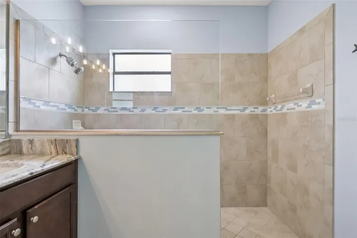 Primary En-suite Bath