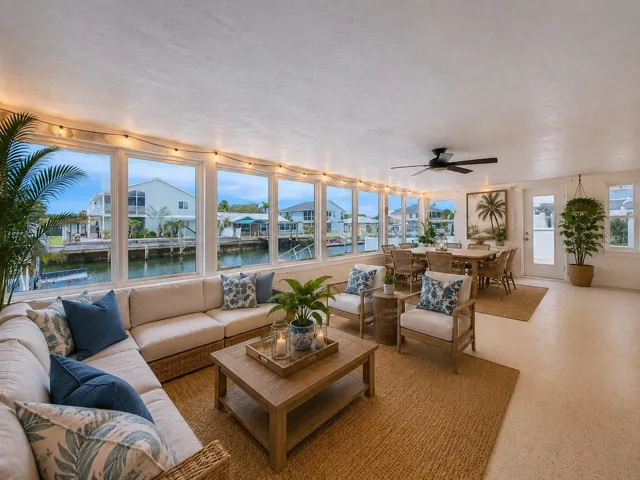 Finished, enclosed lanai-add'l 435sqft-Virtually staged