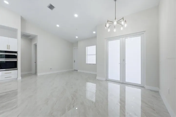 Entry and Dinette