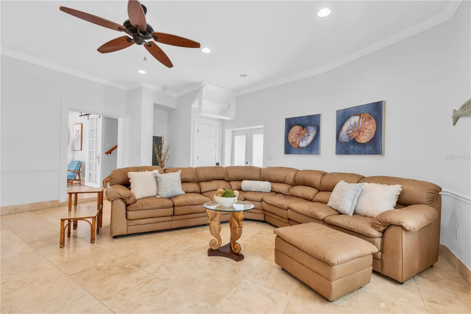 Extra living area with another entrance