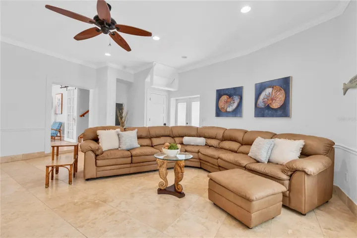 Extra living area with another entrance