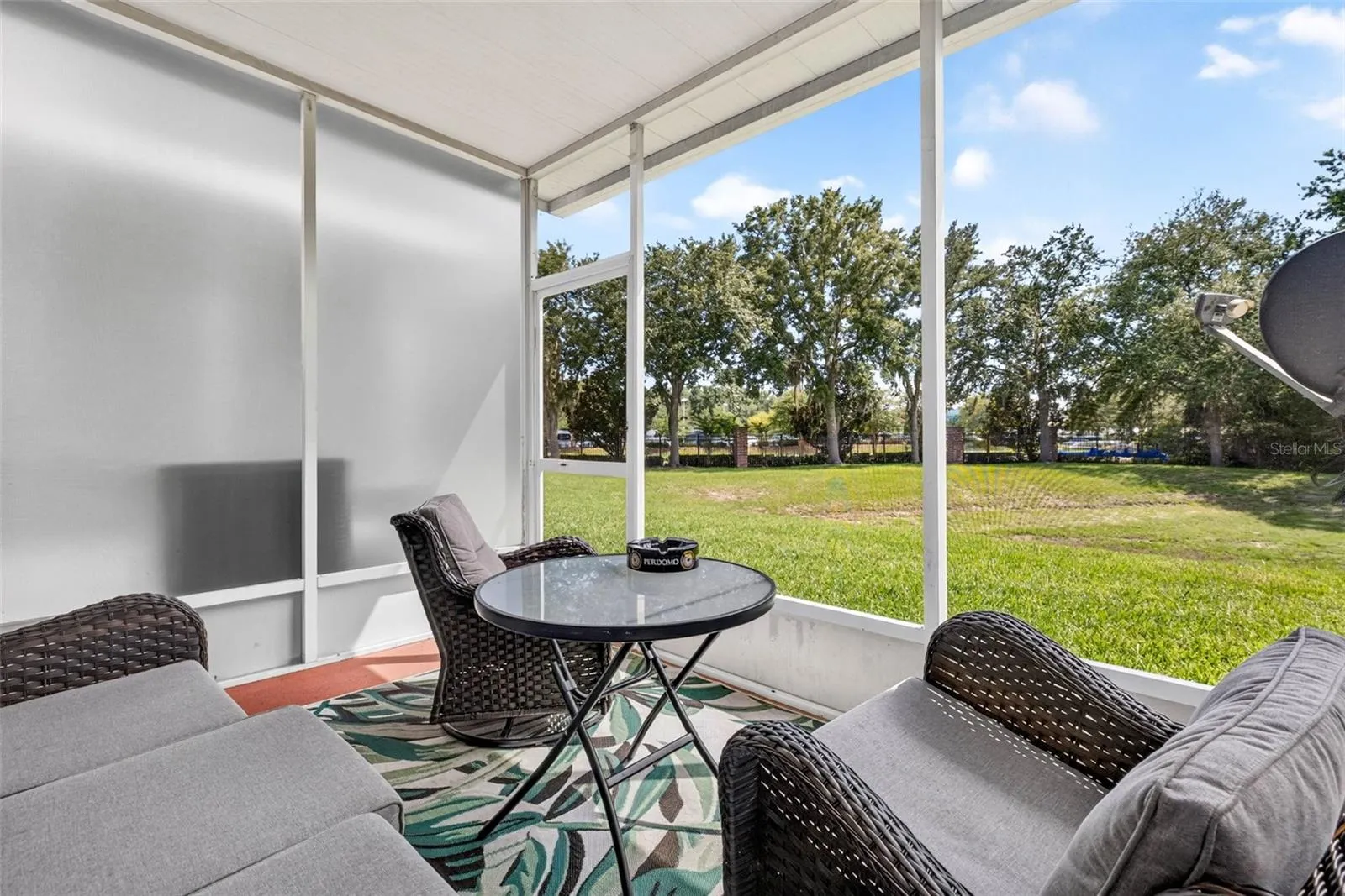 screen enclosed porch