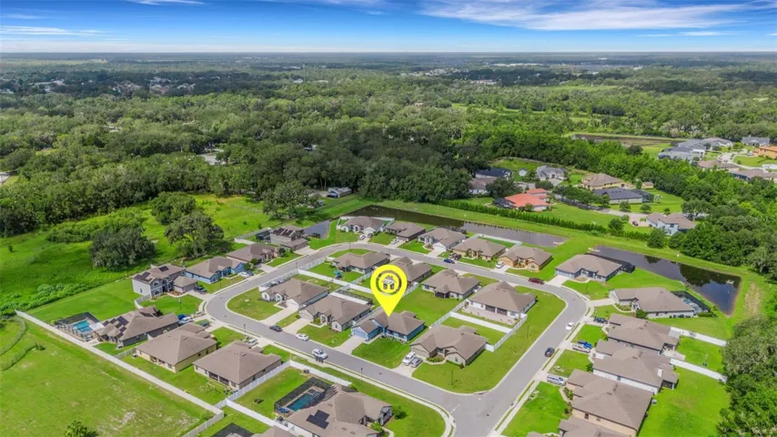 With easy access to nearby shopping and near major roadways for ease of commuting to may points of interest in the central Florida area..