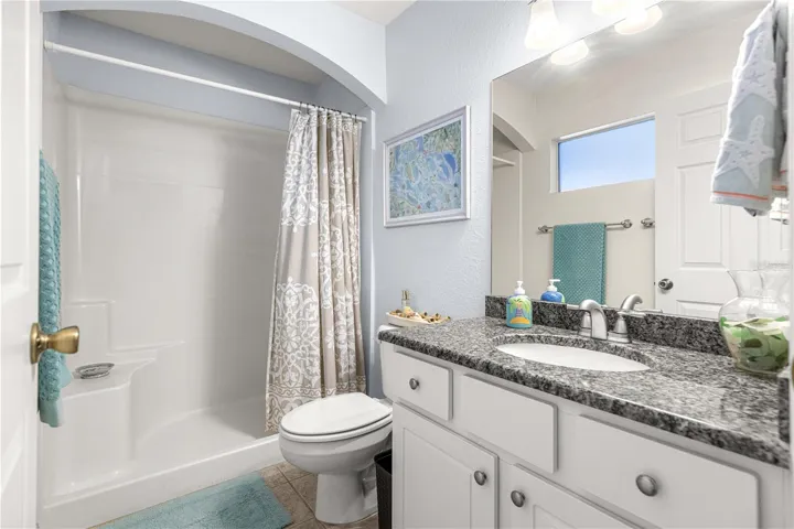 Full bath 3