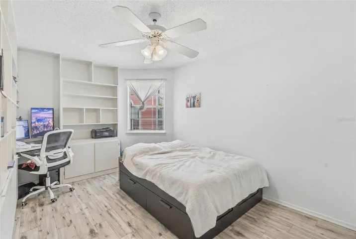 2nd Bedroom with built in book shelfs and desk