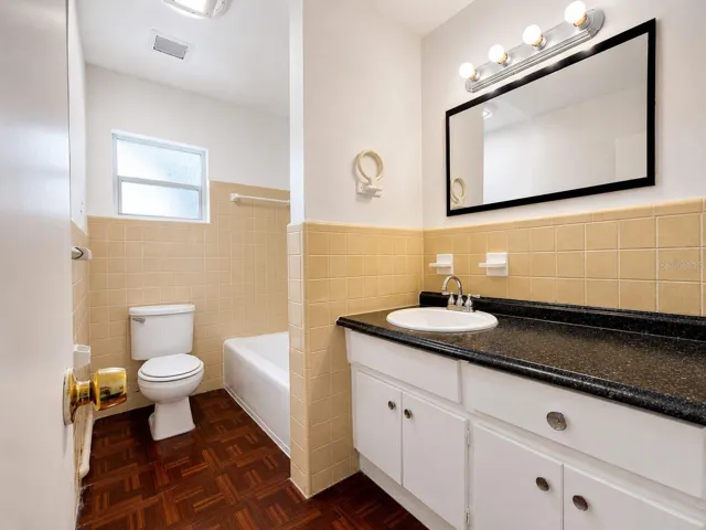 Full Guest Bathroom