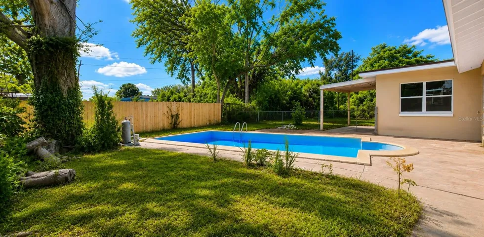 Pool & Covered Lanai