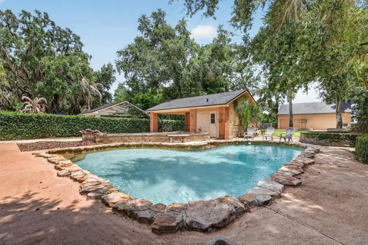 Pool and pool house/cabana