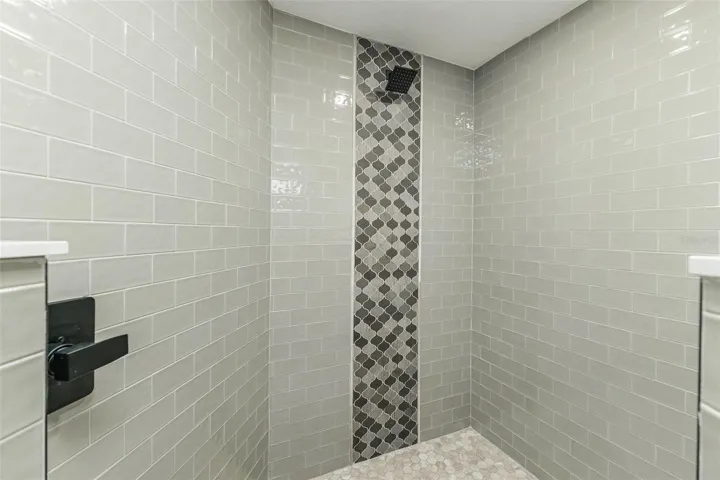 PRIMARY EN-SUITE BATHROOM