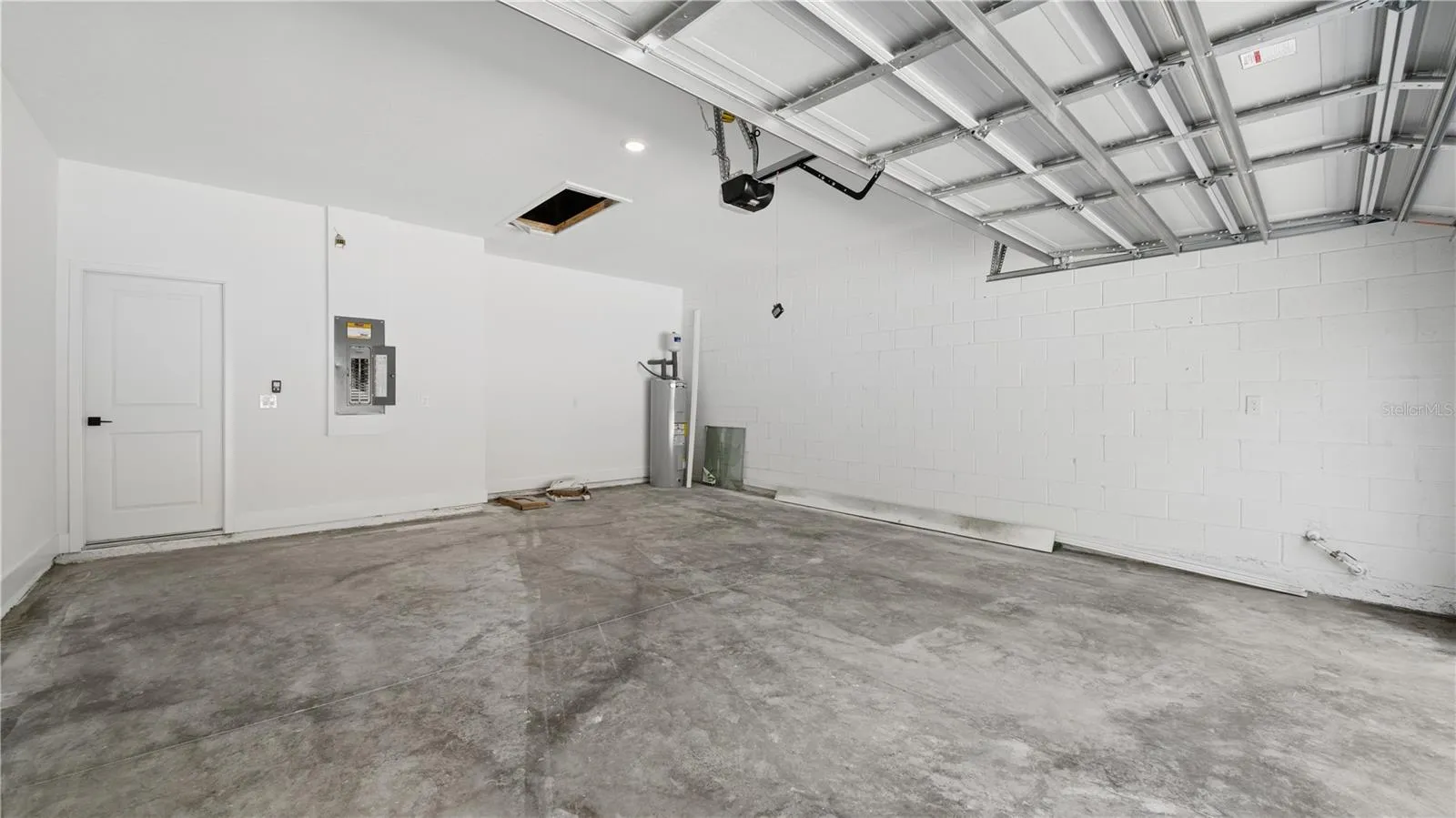 2 CAR GARAGE