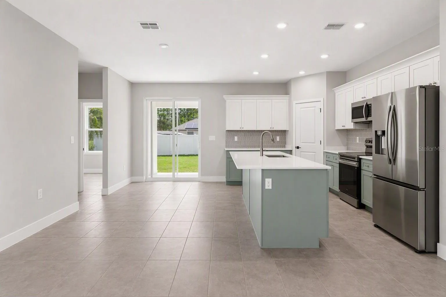 KITCHEN, COLORS AND FINSIHES MAY VARY