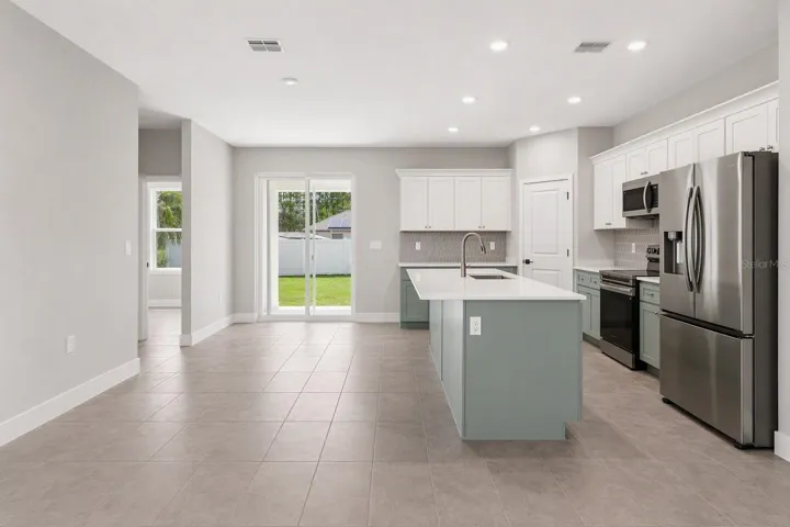KITCHEN, COLORS AND FINSIHES MAY VARY