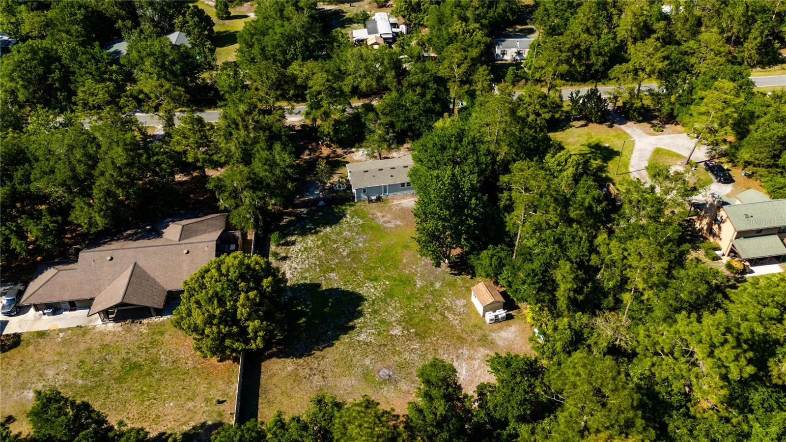 REAR YARD HE-SHED