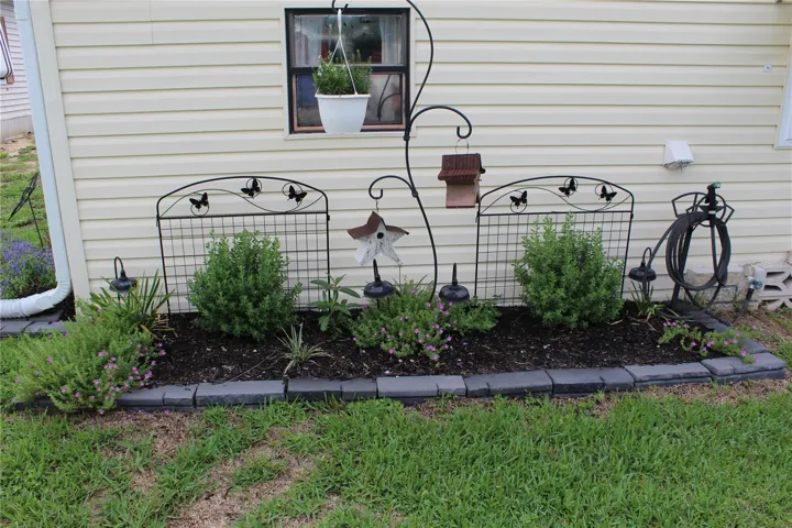 FLOWER OR VEGETABLE GARDEN