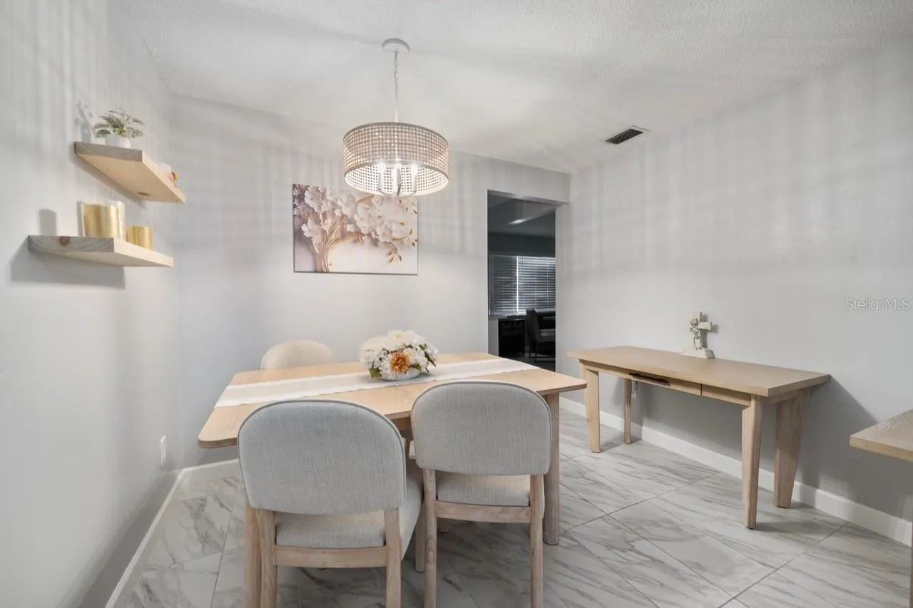 DINING ROOM, LOOK AT THIS LIGHTING