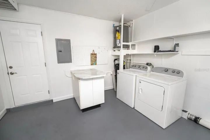 LAUNDRY ROOM IN GARARGE.STILL MORE THAN ENOUGH ROOM FOR YOU CAR, SUV, OR TRUCK.