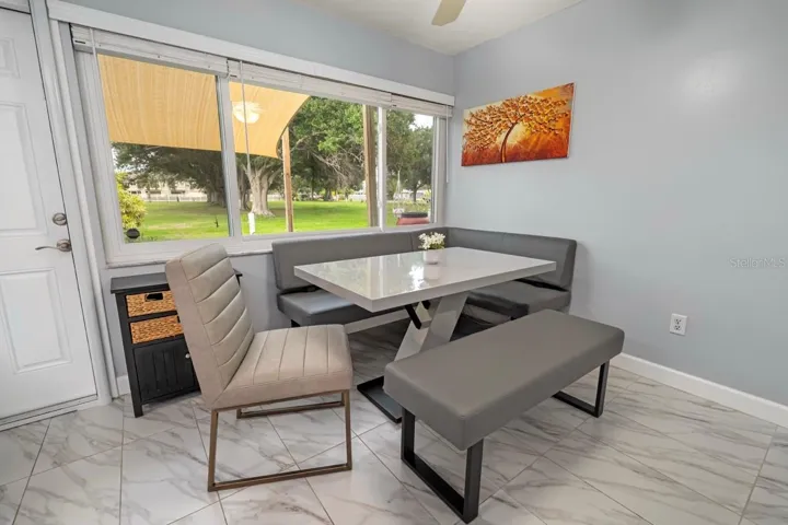 LARGE BREAKFAST KITCHEN NOOK, WITH CLEAR VIEW OF POND & FOUNTAIN