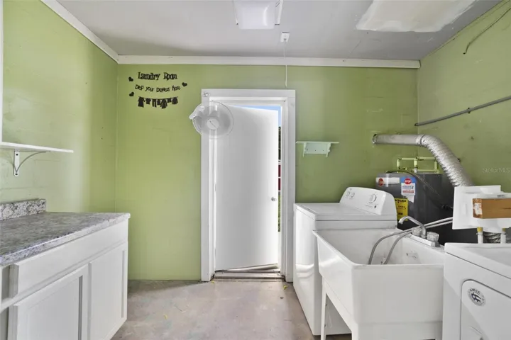 Laundry Room under air