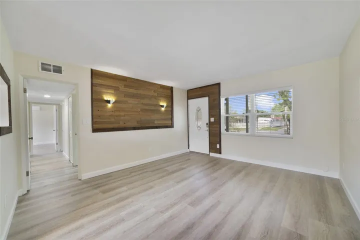 Foyer / Living Room