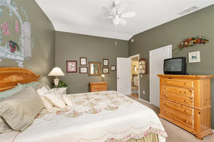 Primary Bedroom with En-suite Bath & Walk-in Closet