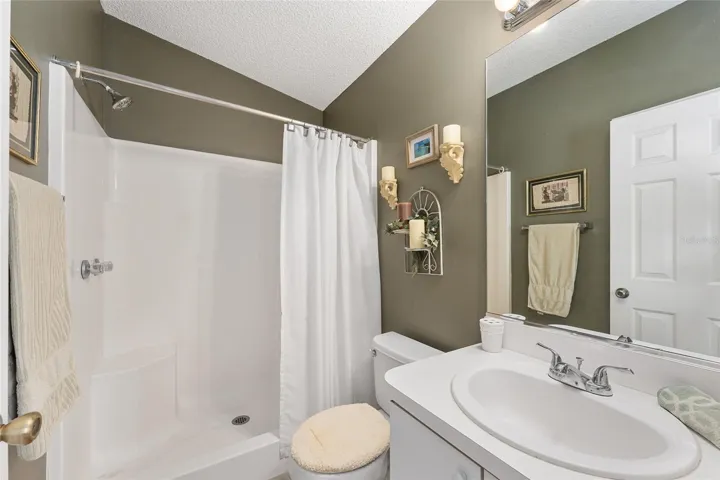 Primary En-suite Bath
