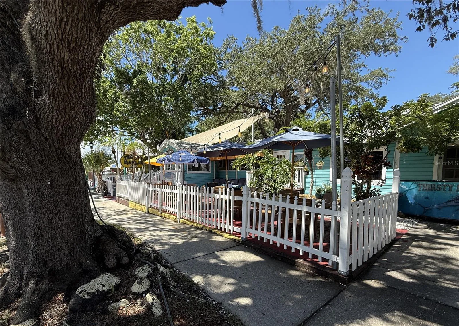 Walkable distance to nearby shopping and restaurants