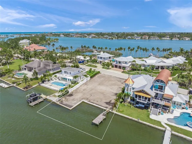 Welcome to the Gulf Coast waterfront lifestyle!