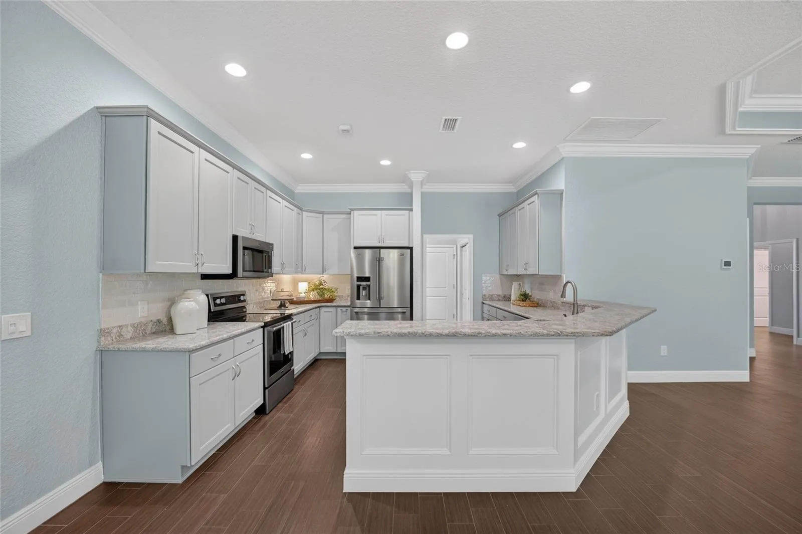Kitchen-Light and airy