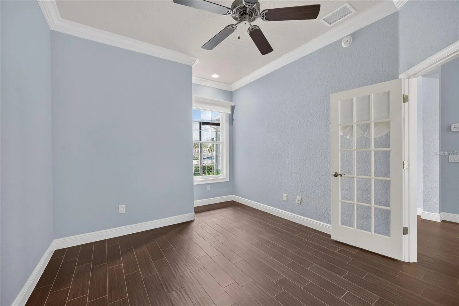 Perfect Den, Reading Room or Bar area