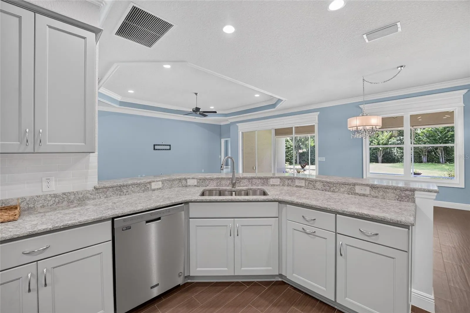 Kitchen-plenty of counter space for meal prep
