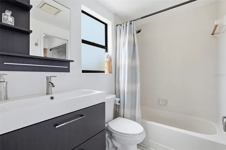 full bathroom upstairs