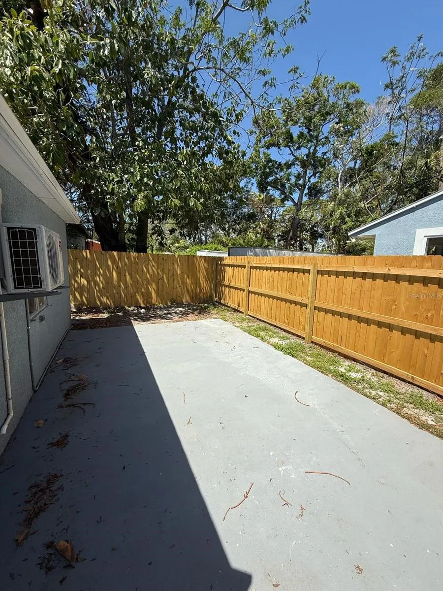 FRONT UNIT PATIO