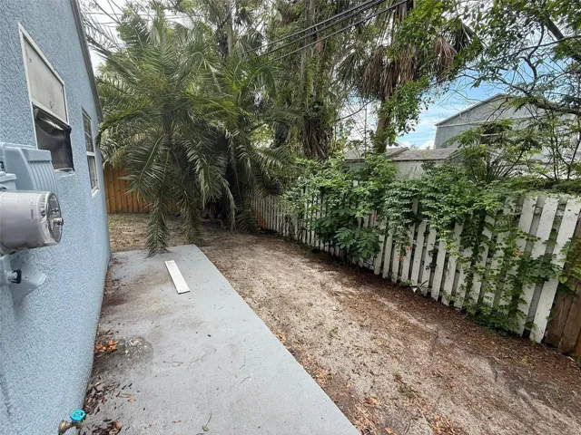 BACK UNIT PATIO