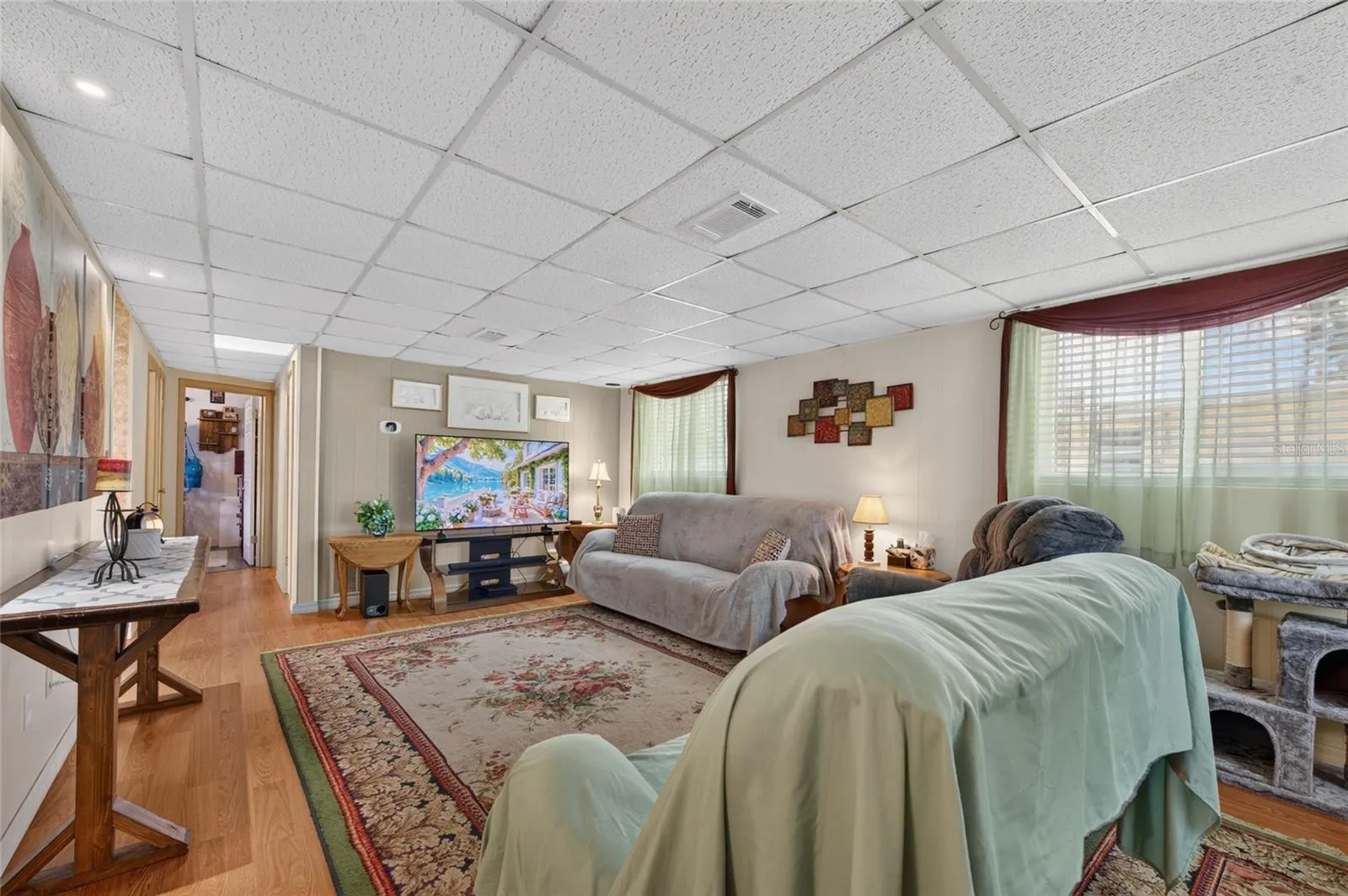 Spacious Living room