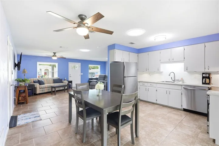 Kitchen/Dining area