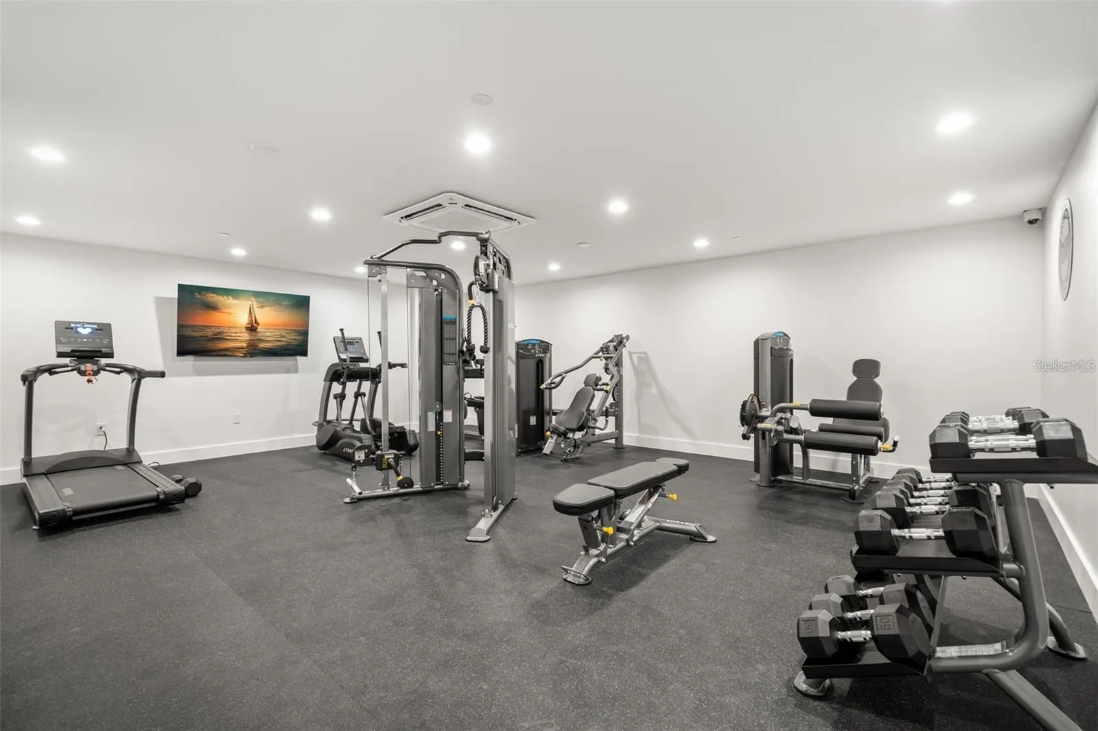 FITTNESS CENTER 2ND FLOOR